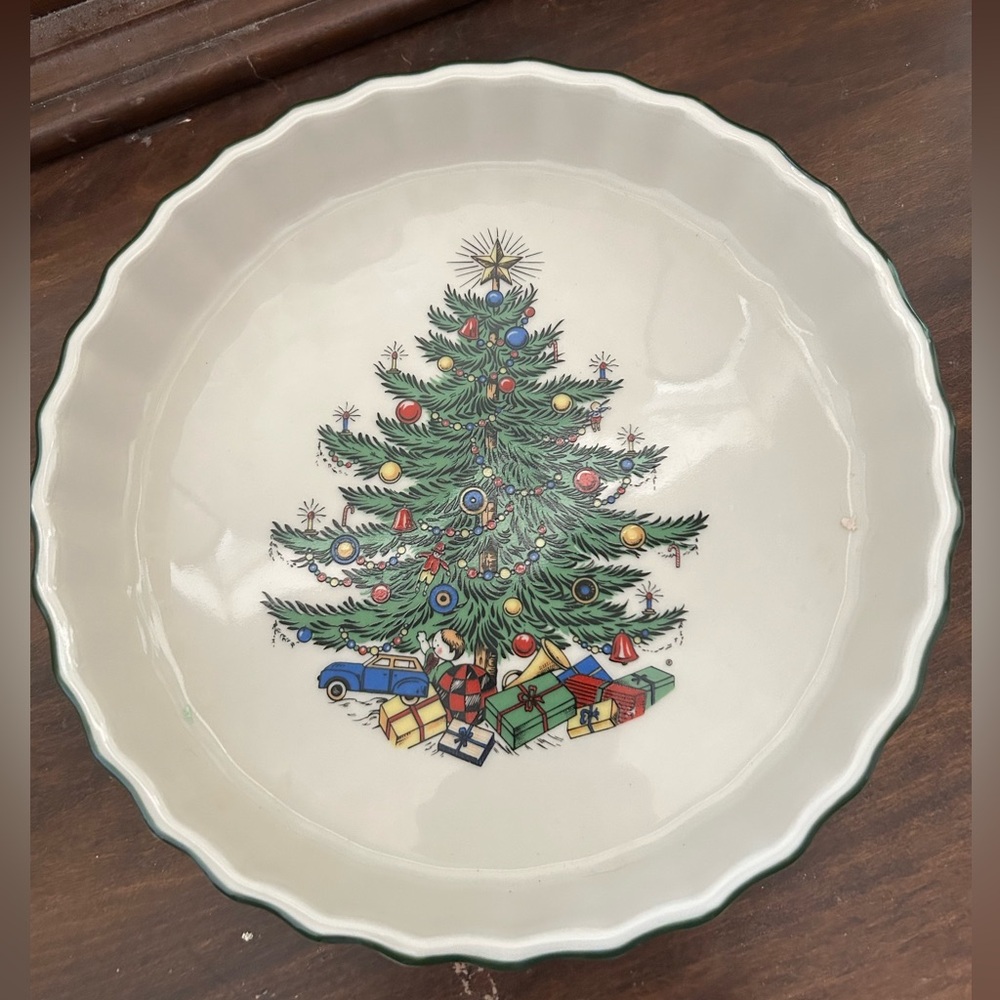 Festive Cuthbertson Original Christmas Tree Pie/Quiche Dish